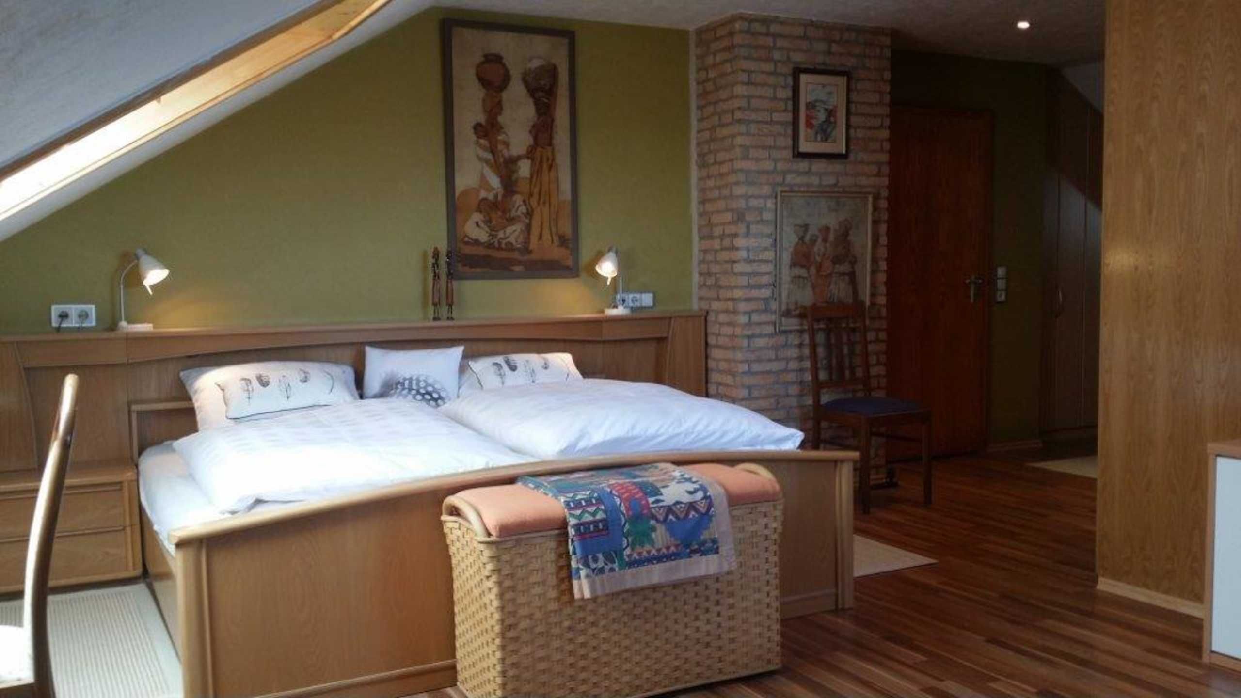 2 Schlafzimmer, Schreibtisch, Reisekinderbett, WLAN