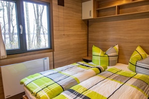 3 bedrooms, travel crib, WiFi