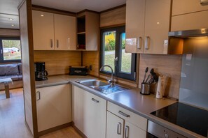 Kühlschrank, Mikrowelle, Ofen, Geschirrspüler