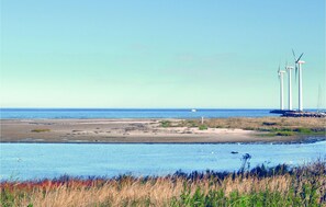 Beach nearby - Awesome home in Glesborg with WiFi (Glesborg)