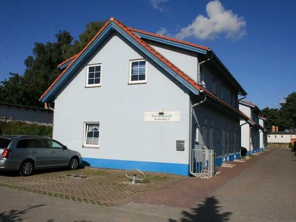 Unclassified image, 1 of 11, button