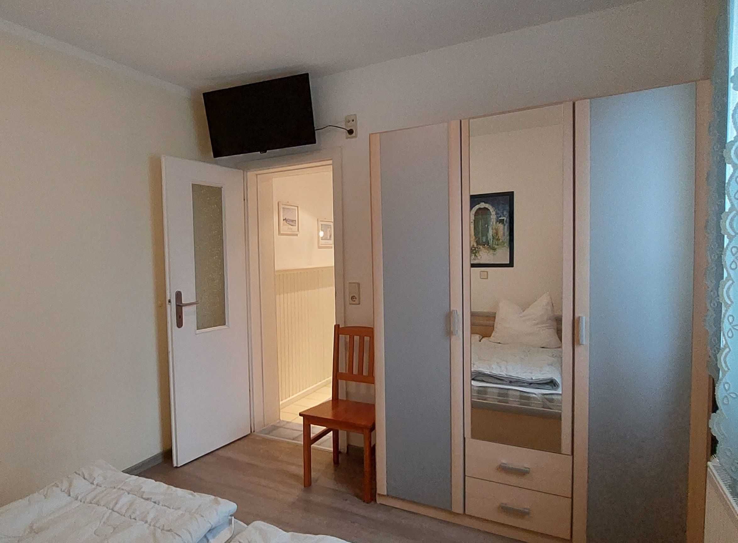 2 bedrooms, travel crib, WiFi, bed sheets