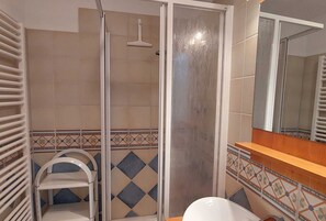 Shower, hair dryer, towels - Vacation apartment Ostseetraum (right) - Holiday apartments - with style - Object 49650 (Rostock)