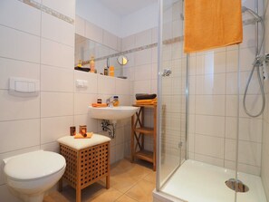 Bruser, hårtørrer, Sæbe, Toiletpapir
