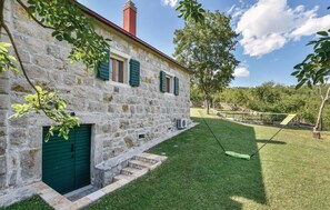 Property grounds - Beautiful home in Hrvace (Hrvace)