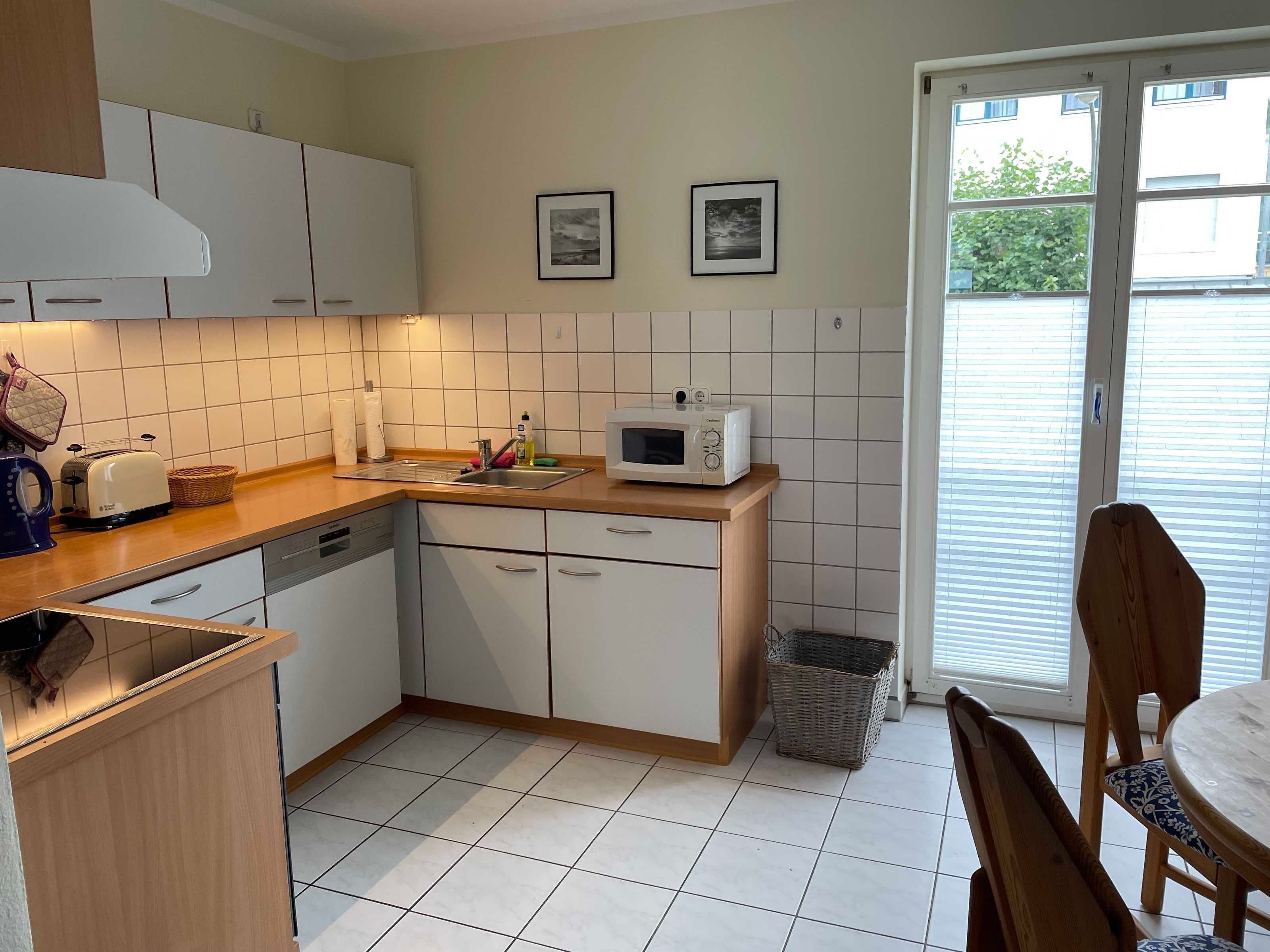 Kjøleskap, mikrobølgeovn, ovn og oppvaskmaskin