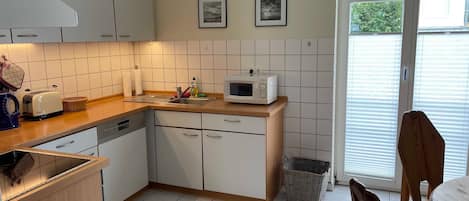 Réfrigérateur, micro-ondes, four, lave-vaisselle