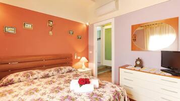 2 Schlafzimmer, Reisekinderbett, Bettwäsche