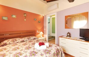 2 chambres, lit parapluie, draps fournis