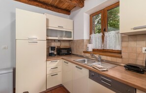 Kühlschrank, Mikrowelle, Herdplatte, Geschirrspüler