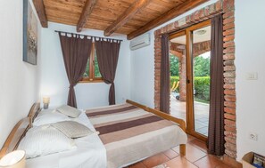 4 bedrooms, free WiFi, bed sheets