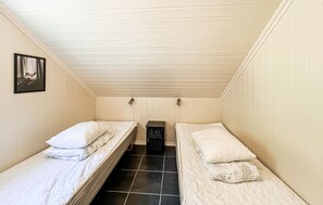 3 bedrooms, travel crib, free WiFi