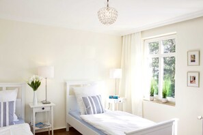 3 bedrooms, travel crib, WiFi