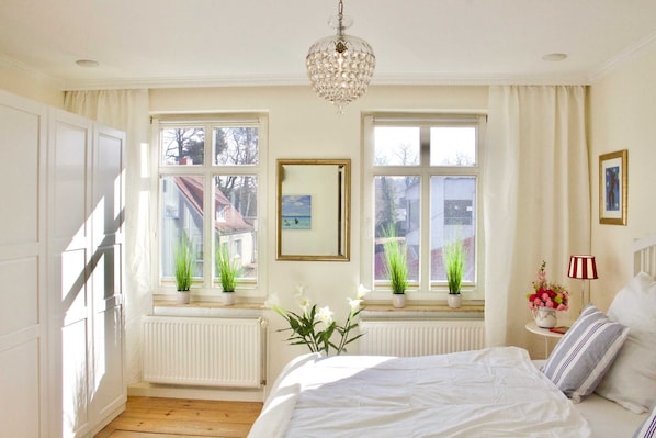 3 bedrooms, travel crib, WiFi