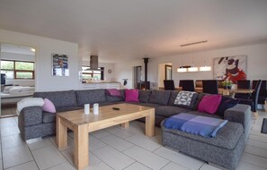 TV, fireplace - 4 bedroom beautiful home in Humble (Humble)