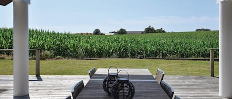 تناول الطعام بالخارج