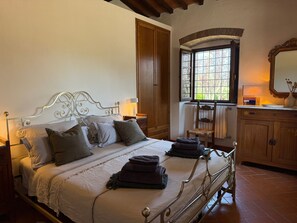 2 quartos, berço de viagem, Wi-Fi, roupa de cama