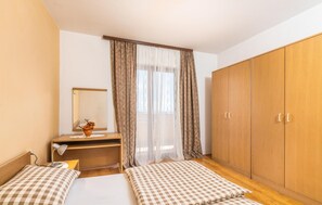 1 bedroom, free WiFi, bed sheets