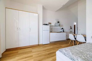 1 bedroom, WiFi - Studio with communal pool and balcony (Crikvenica)