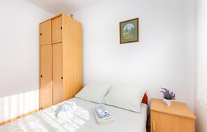 1 bedroom, free WiFi, bed sheets - Amazing apartment in Rasopasno with WiFi (Rasopasno)