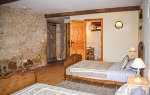 3 chambres, lit parapluie, Wi-Fi gratuit, draps fournis