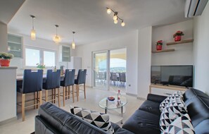 TV - Luxurious home in Blato (Blato)
