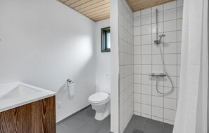 Shower - 3 bedroom beach front home in Blåvand (Blåvand)
