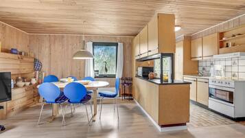 Fridge, stovetop, coffee/tea maker