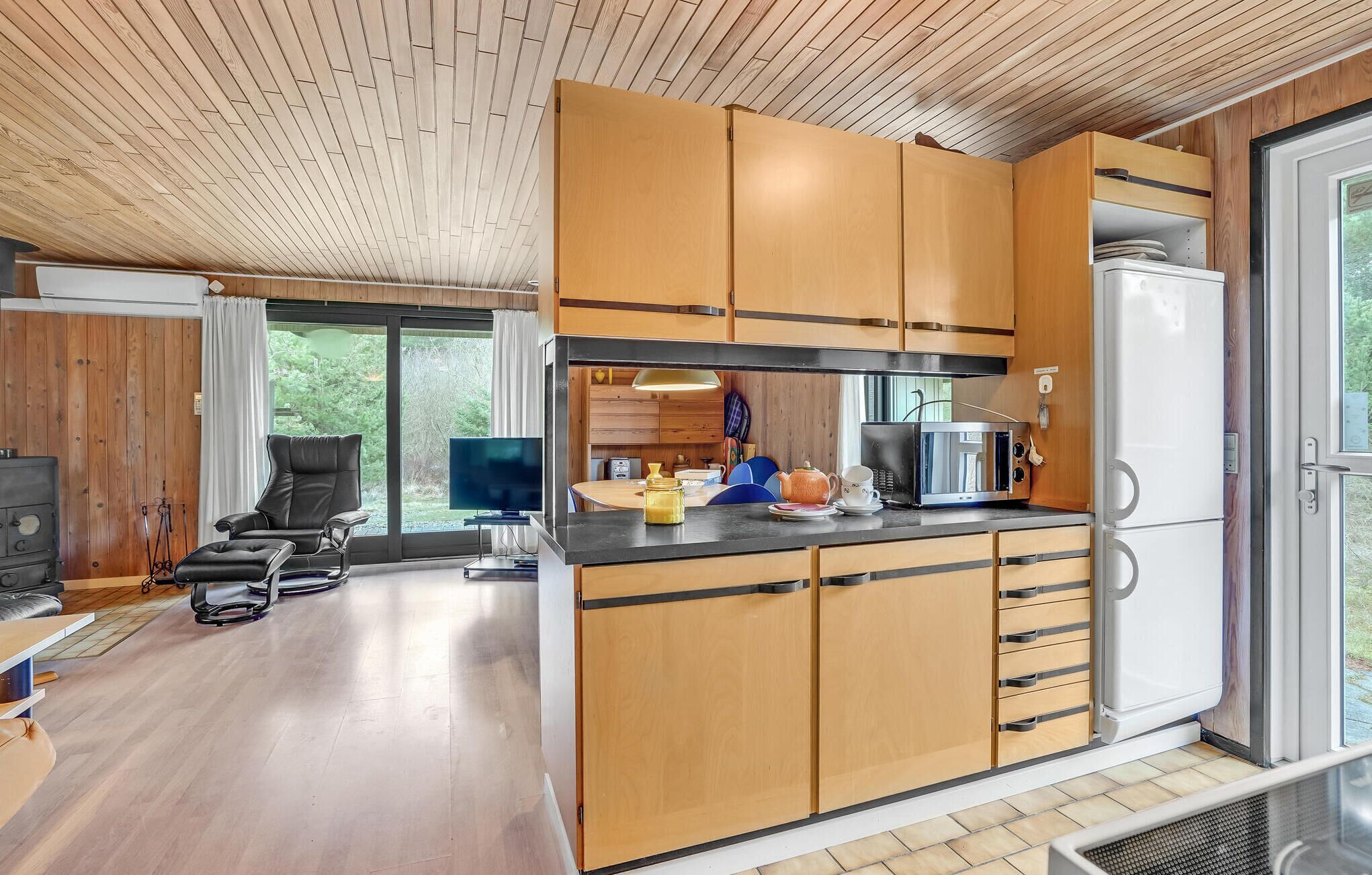 Fridge, stovetop, coffee/tea maker