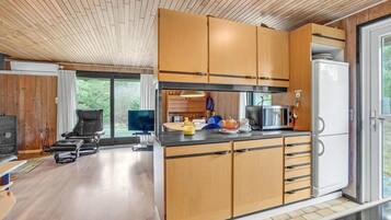 Fridge, stovetop, coffee/tea maker