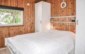 3 bedrooms, travel crib, free WiFi - Awesome home in Oksbøl with sauna (Oksbøl)