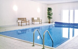 Piscine intérieure