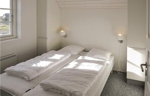 4 bedrooms, travel crib, free WiFi