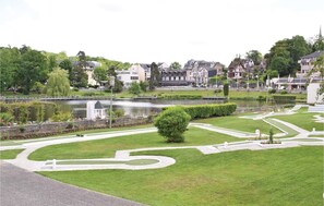 المنطقة المحيطة بالمنشأة