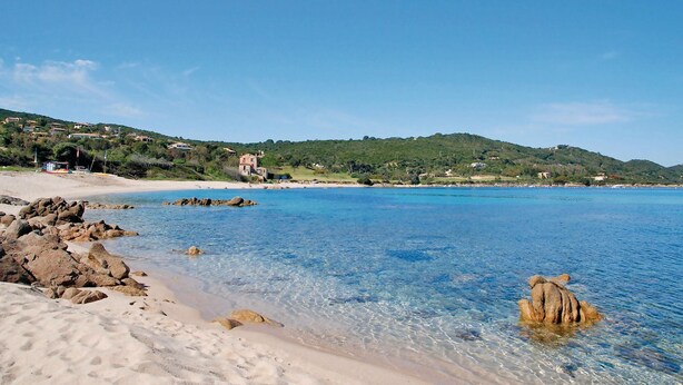 A beach with clear water, rocky outcrops, and houses in the background. - Awesome home in Coti-Chiavari (Coti-Chiavari)