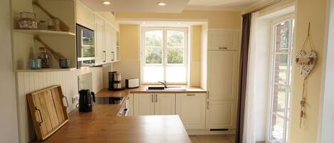 Réfrigérateur, micro-ondes, four, lave-vaisselle