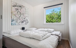 3 bedrooms, travel crib, free WiFi