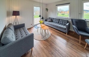 TV, fireplace, stereo