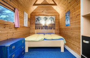 4 bedrooms, travel crib, free WiFi