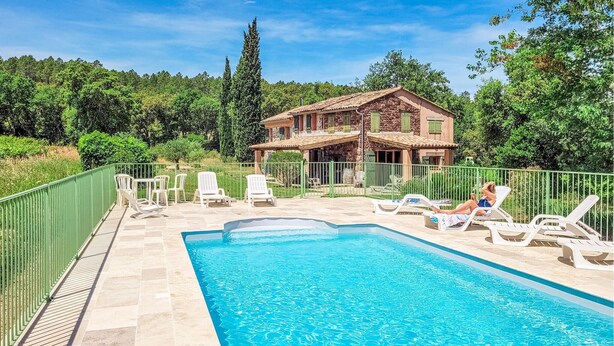 A swimming pool with lounge chairs, a stone house, and a green fence. - Awesome home in Gonfaron (Gonfaron)