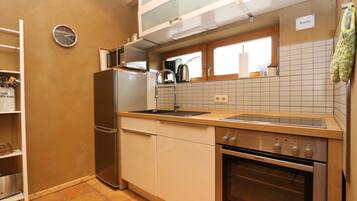 Kühlschrank, Mikrowelle, Ofen, Geschirrspüler