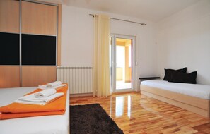 5 عدّة غرف نوم وسرير سفر وواي فاي مجانًا وملاءات أسرّة