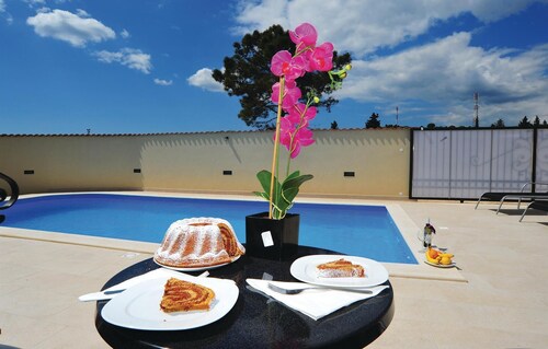 Amazing home in Pakostane