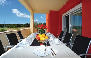 تناول الطعام بالخارج