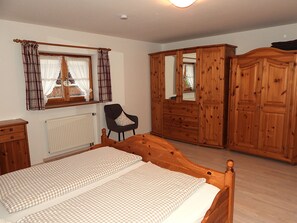 Unclassified image, 5 of 12, button