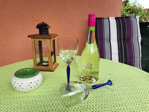 Unclassified image, 5 of 24, button