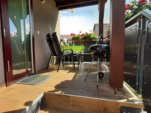 Unclassified image, 2 of 24, button