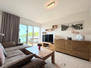 Unclassified image, 4 of 9, button