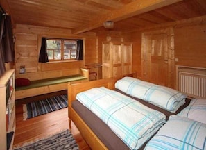 2 Schlafzimmer, Reisekinderbett, WLAN, BettwÀsche