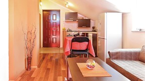 A compact living space with a kitchenette, a dining area, and a sofa. - Cozy apartment in Vodice with house sea view (Vodice)